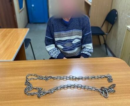 Dostunu əvvəl döydü, sonra zirzəmidə kölə kimi zəncirlədi: Rusiyada qorxunc hadisə