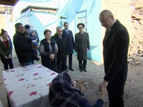 Şamaxıda baş verən zəlzələdə evi dağılan Saray nənə Prezident ilə görüşündən danışıb