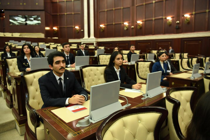 BDU-nun SABAH qruplarının tələbəsi “Diplomatiya Könüllüləri” təcrübə proqramının qalibi olub