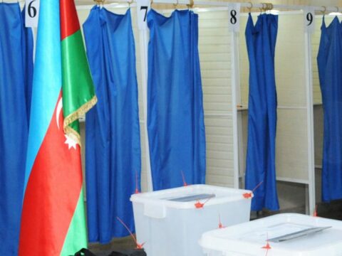 Prezidentliyə namizədliyinin irəli sürülməsi təsdiqlənən daha 4 şəxsin imza vərəqələri MSK-ya təqdim olunub