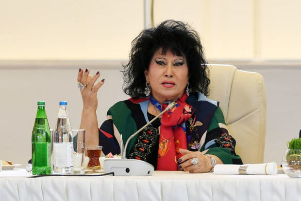 Zeynəb Xanlarovovanın xidməti avtomobilinə cərimə yazılıb?