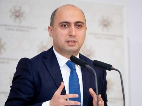 Nazir haqlıdır: 10-11-ci siniflərin məzmunu dəyişməlidir