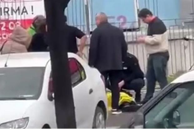 İstanbulda naməlum şəxs qarşısına çıxanları bıçaqladı: On nəfər yaralandı