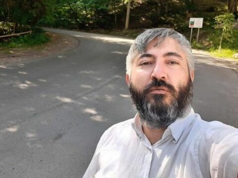 Vəzifəli şəxslərdən pul tələb edən sayt rəhbərinə hökm oxundu