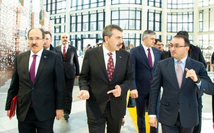 Türkiyəli nazir “ASAN xidmət”də olub