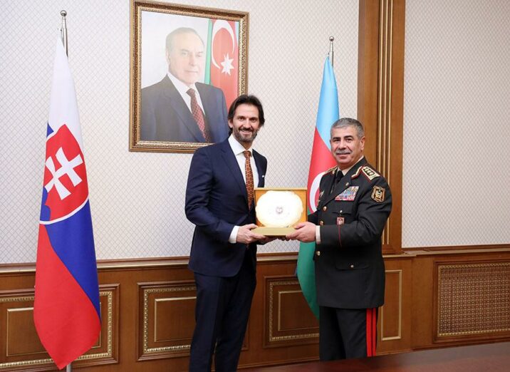 Bakıda Azərbaycan və Slovakiya müdafiə nazirlərinin görüşü olub, əməkdaşlıq məsələləri müzakirə edilib