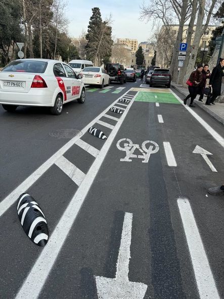 Paytaxt yollarındakı velosiped zolaqlarında quraşdırılan baryerlər sökülüb?