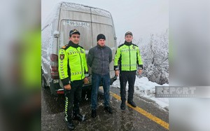 Biləsuvarda qarlı hava şəraiti yol qəzalarına səbəb olub