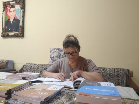 52 yaşında tələbə olan şəhid anası: “Arzum var ki, Qarabağ Universitetində magistraturanı oxuyum”