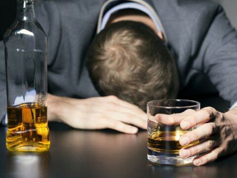 Sumqayıt sakini spirtli içkidən zəhərlənərək ölüb