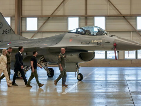 Niderland Ukraynaya daha 6 ədəd F-16 qırıcısı verəcək