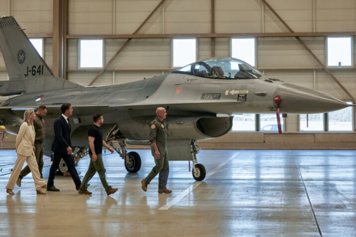 Niderland Ukraynaya daha 6 ədəd F-16 qırıcısı verəcək