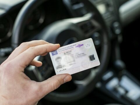 Avropa Parlamenti ciddi pozuntulara görə sürücülük vəsiqələrindən məhrum edilməsini dəstəkləyib