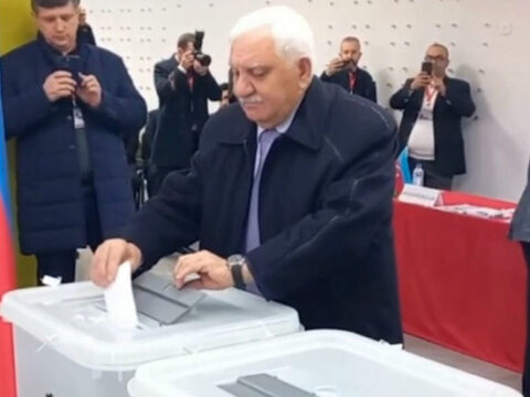 Bəylər Eyyubov Şuşada səs verdi