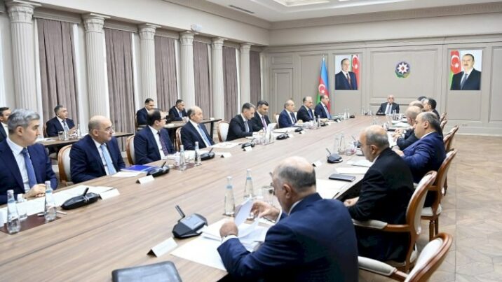 Baş nazir və nazirlər istefaya gedir