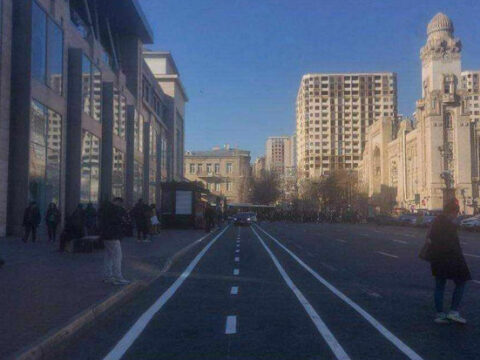 Bakıda daha bir küçədə velosiped zolağı salınır