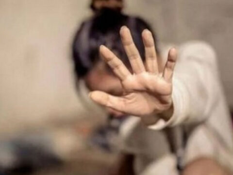 Məktəbin tualetində cinsi əlaqədə oldu, hamilə qaldığını biləndə…