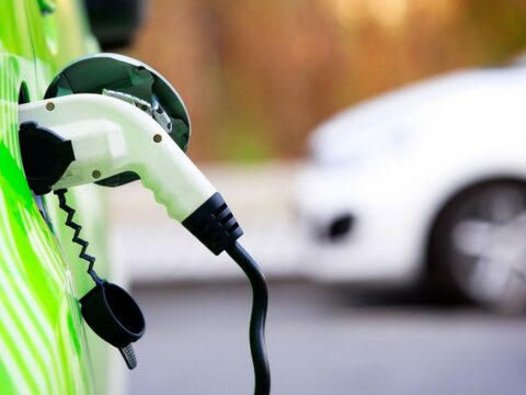 Litvada 30 min elektromobil haker hücumuna görə şarjsız qalıb
