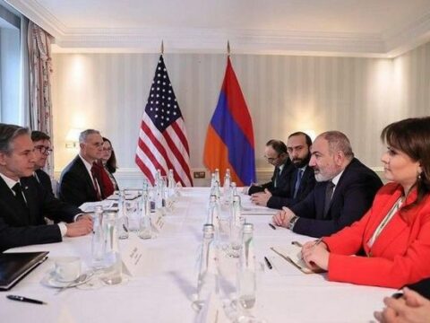 Münhendə ABŞ dövlət katibi ilə Ermənistanın baş naziri arasında görüş keçirilir