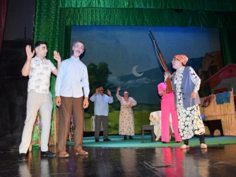 Mingəçevir Dövlət Dram Teatrında İsi Məlikzadənin “Subaylarınızdan görəsəniz ” əsəri əsasında hazırlanan tamaşanın premyerası baş tutub