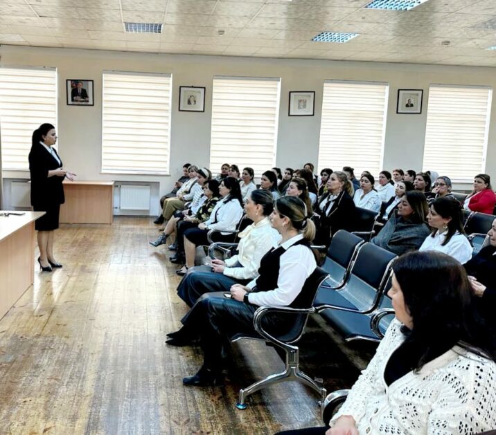 Mehriban Vəliyeva qalmaqallı məktəbə getdi