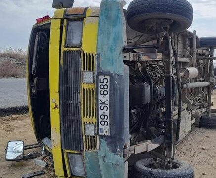 Salyanda mikroavtobus aşıb: Yaralıların adları açıqlandı