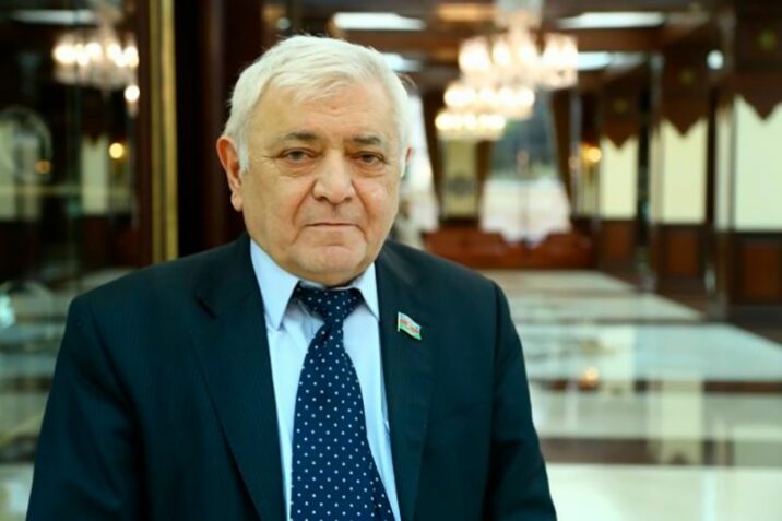 Mənə “xalq yazıçısı” adı versələr… – Aqil Abbas