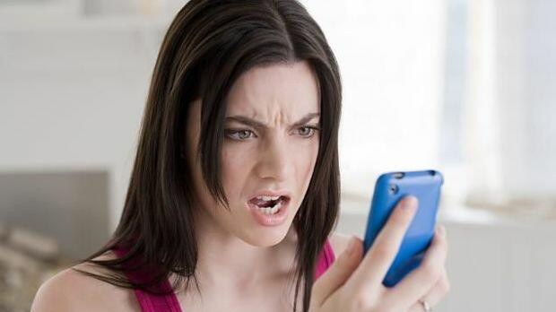 Telefon nömrələrimizi dələduzlara kimlər ötürür?