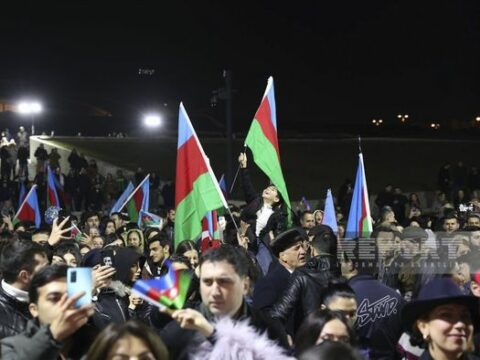 Bakıda Heydər Əliyev Mərkəzinin qarşısında İlham Əliyevə dəstək konserti keçirilir