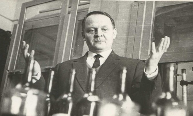 “Bizə siyasətçi yox, kimyaçı lazımdır” – Stalinin kürəkəninə iradı…  
