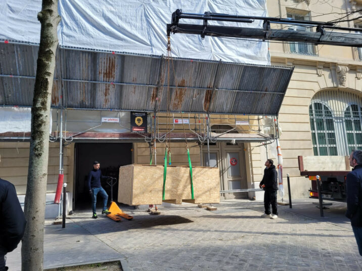 Natəvanın heykəlinə qarşı vandalizm: Abidəni qırmızıya boyadılar