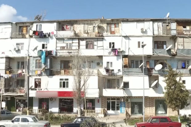 Şirvanda yataqxana qəzalı vəziyyətdədir: “Elə bilirik ki, bu dəqiqə uçacaq”
