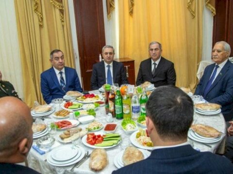 İcra başçısı və deputat bayram şənliyində