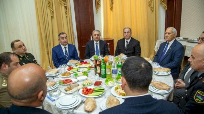 İcra başçısı və deputat bayram şənliyində