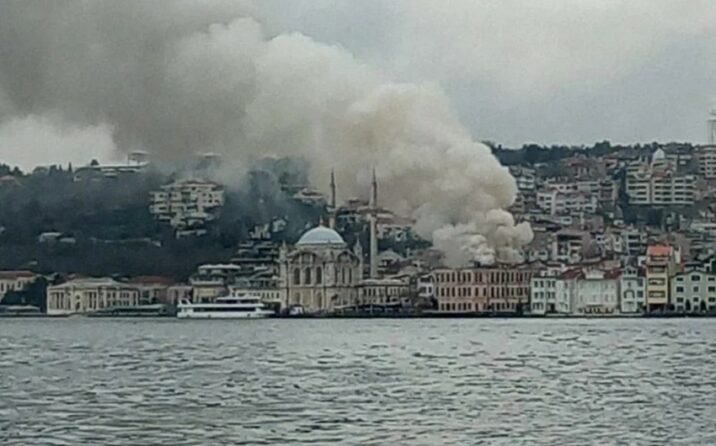 İstanbulda məscid yaxınlığında yanğın olub