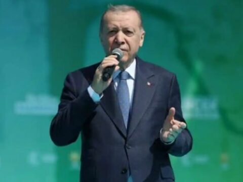Ərdoğan məşhur müğənni ilə mahnı oxudu