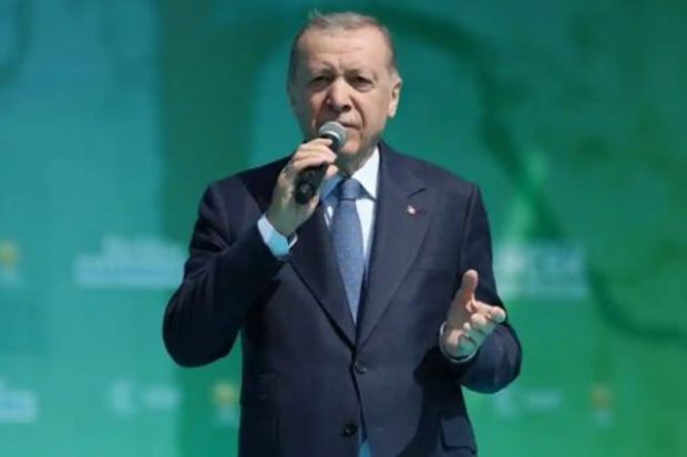Ərdoğan məşhur müğənni ilə mahnı oxudu