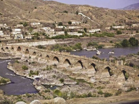 Cəbrayılda neçə qəsəbə və kənd var?