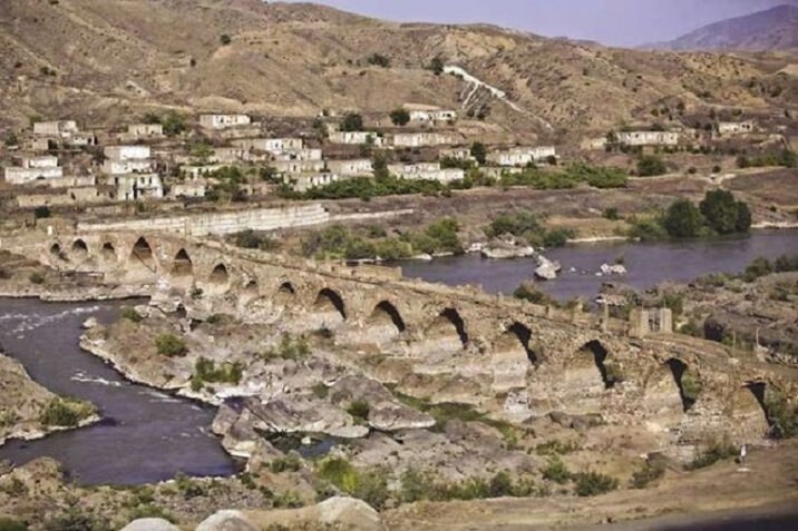 Cəbrayılda neçə qəsəbə və kənd var?