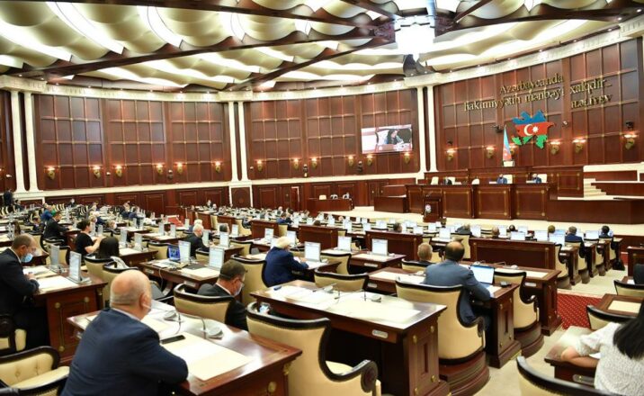 Milli Məclisin plenar iclası başlayıb, Baş nazir hesabat verəcək