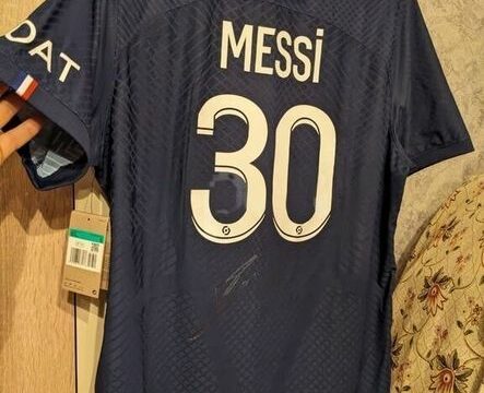 Messinin imzaladığı forma Bakıda yüksək məbləğə satılır