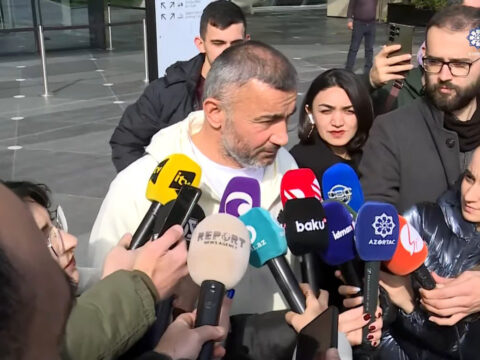 “İngilis hakimə yaraşmayan qırmızı vərəqə oldu”