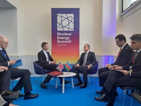 Azərbaycan XİN başçısı britaniyalı nazirlə alternativ enerji sahəsində əməkdaşlığı müzakirə edib
