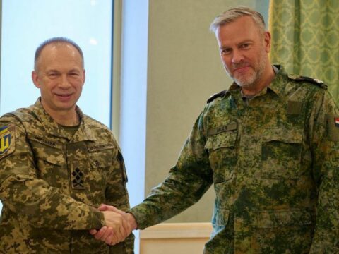 Ukrayna Baş komandanı NATO hərbi komitəsinin rəhbəri ilə görüşdü…-FOTO