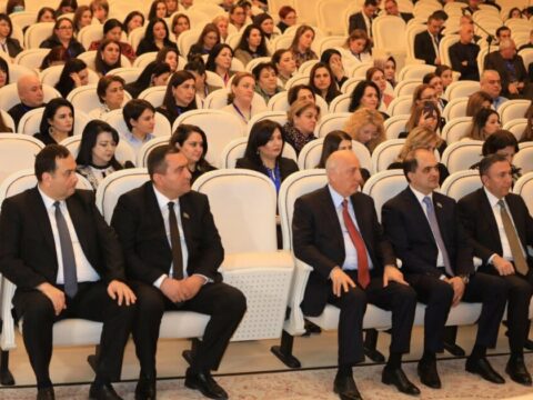 Sumqayıtda həkimlər cərrahiyyə əməliyyatını konfrans zalında izlədi – bir ilk