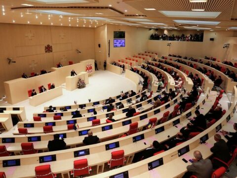 Gürcüstanda qadınlar üçün seçki kvotası ləğv edilib