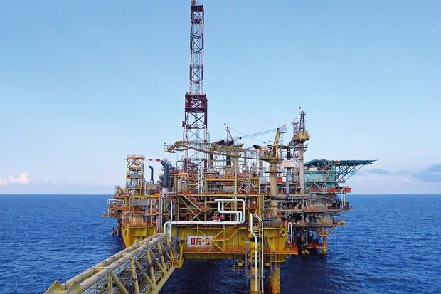 Xəzərdə yeni platformadan neft hasilatı başlanıb