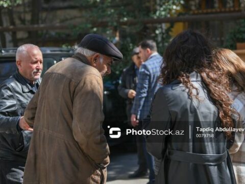 Küçəyə atılan professor: “Hər kəs məni imkanlı biri kimi tanıyır”