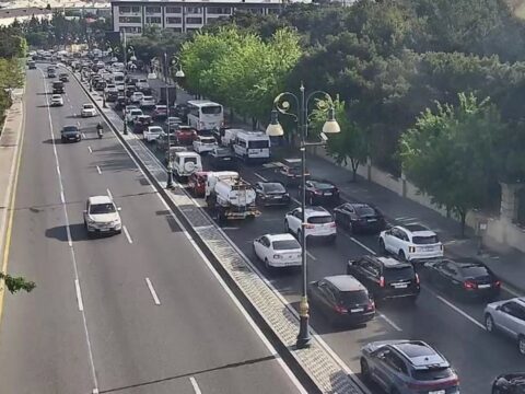 Bakının tıxac olan yolları açıqlanıb – SİYAHI