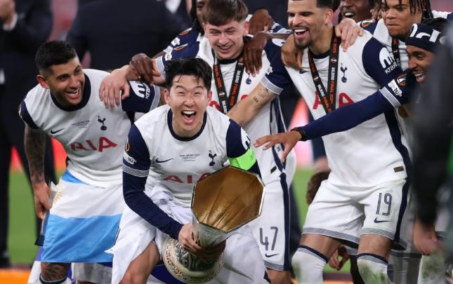 UEFA medal qalmaqalına görə üzr istədi UEFA medal qalmaqalına görə üzr istədi